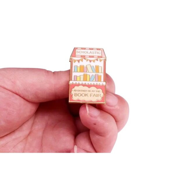 BOOK FAIR Millennial Shopping Enamel Lapel Backpack Pin NEW - Picture 2 of 2